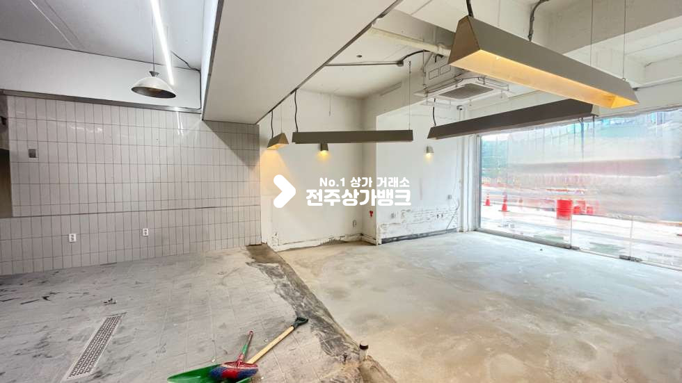 전북 전주완산구 다가동3가 ✨대로변✨무권리상가✨깔끔한인테리어✨일반음식점,프렌차이즈✨보증금조절가능 월세 매물번호 14646 사진 15