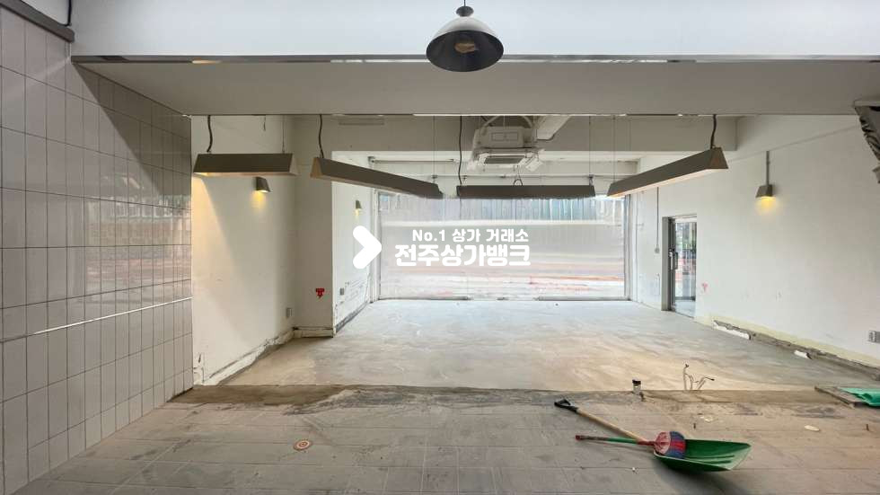 전북 전주완산구 다가동3가 ✨대로변✨무권리상가✨깔끔한인테리어✨일반음식점,프렌차이즈✨보증금조절가능 월세 매물번호 14646 사진 3