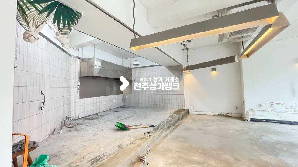 전북 전주완산구 다가동3가 ✨대로변✨무권리상가✨깔끔한인테리어✨일반음식점,프렌차이즈✨보증금조절가능 월세 매물번호 14646 사진 2