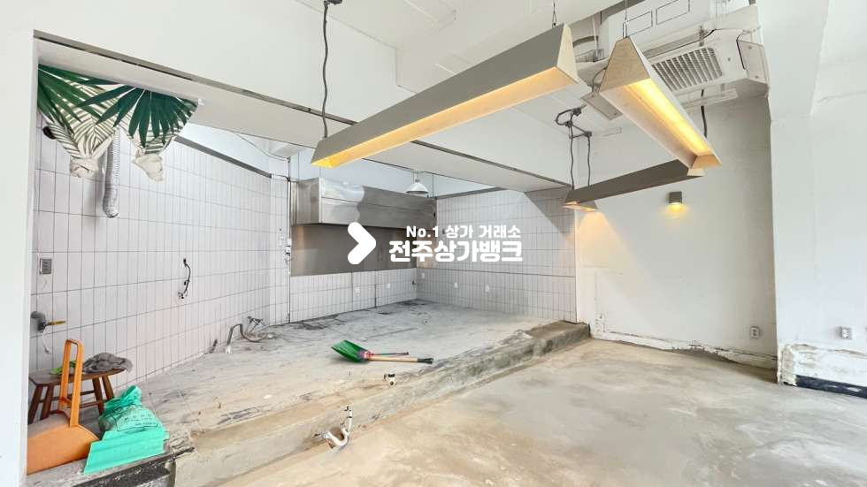 전북 전주완산구 다가동3가 ✨대로변✨무권리상가✨깔끔한인테리어✨일반음식점,프렌차이즈✨보증금조절가능 월세 매물번호 14646 사진 1