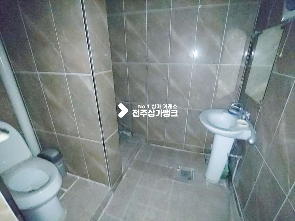 전북 전주덕진구 금암동 ※전북대병원 대로변위치※교회※병원※사무실※추천드려요※ 월세 매물번호 10520 사진 5