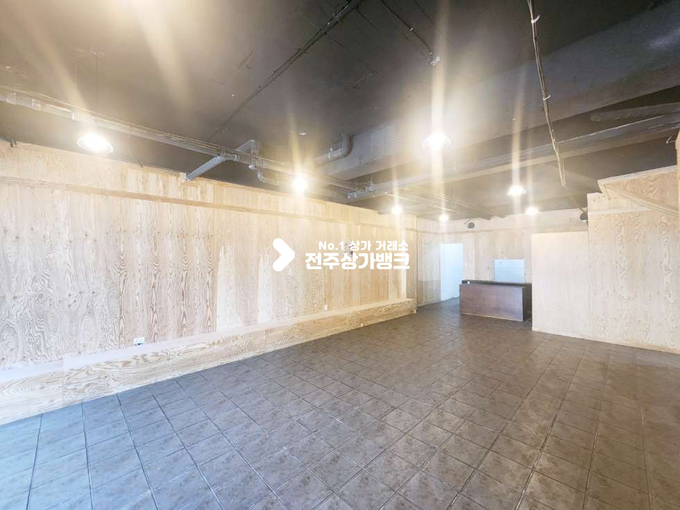 전북 전주덕진구 덕진동2가 덕진동2가 폴딩도어 , 주방타일 되어있는곳 26평 무권리금 즉시입주가능 월세 매물번호 14733 사진 1