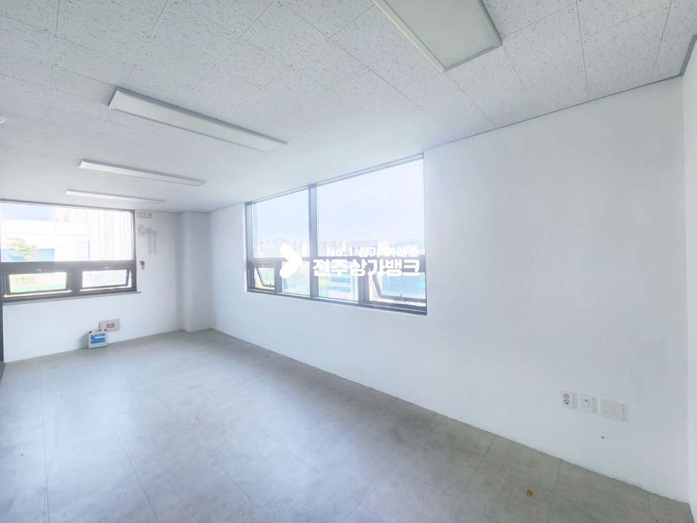 전북 전주완산구 효자동2가 효자동2가 6층 단독사용 내부룸시설 , 에어컨 4대 설치 , 싱크대 설비완료 즉시입주가능 월세 매물번호 14743 사진 8