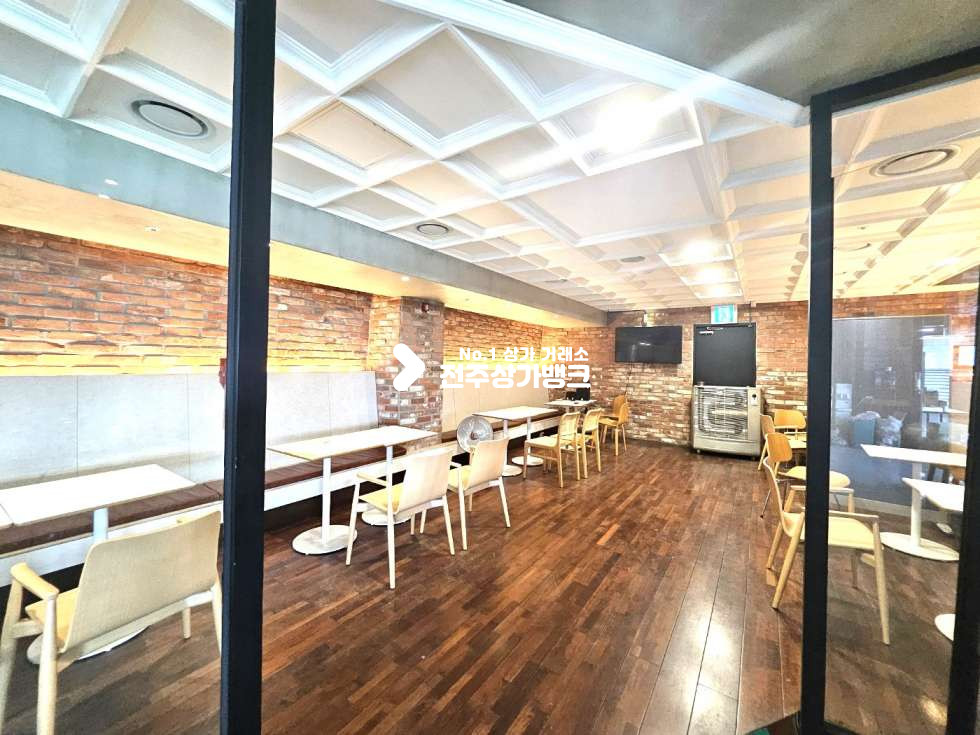 전북 전주완산구 평화동1가 대로변 2층 100평//대형주차장//엘베2대//에스칼레이터 월세 매물번호 14660 사진 9