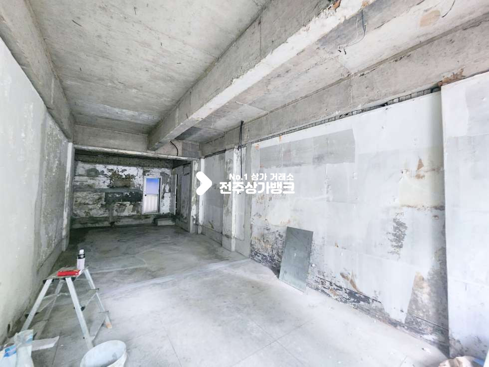 전북 전주완산구 삼천동1가 삼천동 막걸리 골목 유동인구 많은 대로변 1층 내부 깔끔철거완료 즉시입주가능 월세 매물번호 14766 사진 1