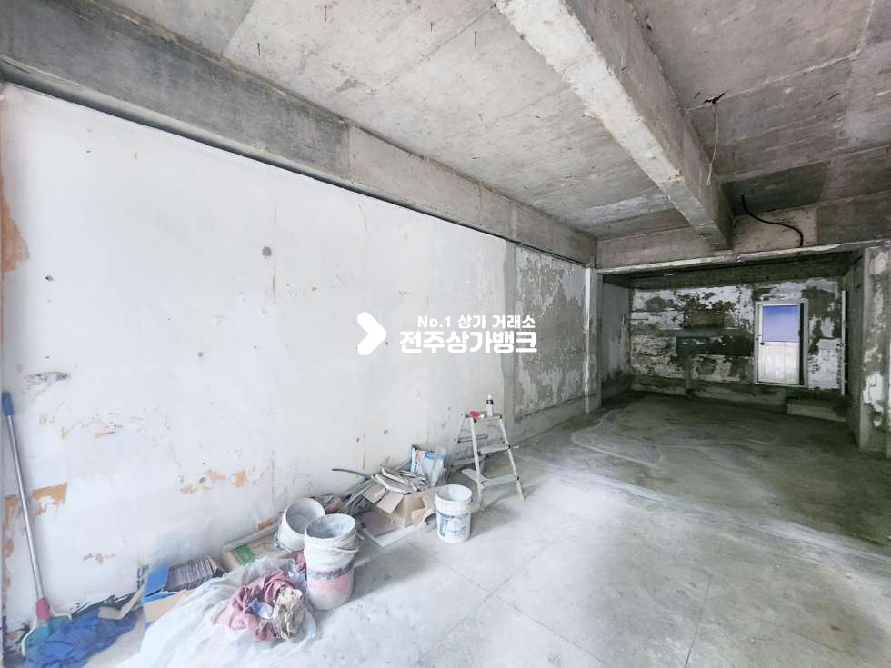 전북 전주완산구 삼천동1가 삼천동 막걸리 골목 유동인구 많은 대로변 1층 내부 깔끔철거완료 즉시입주가능 월세 매물번호 14766 사진 2