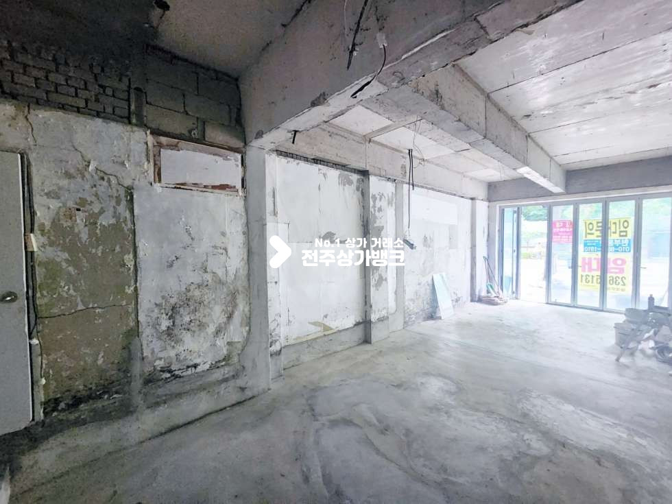 전북 전주완산구 삼천동1가 삼천동 막걸리 골목 유동인구 많은 대로변 1층 내부 깔끔철거완료 즉시입주가능 월세 매물번호 14766 사진 4