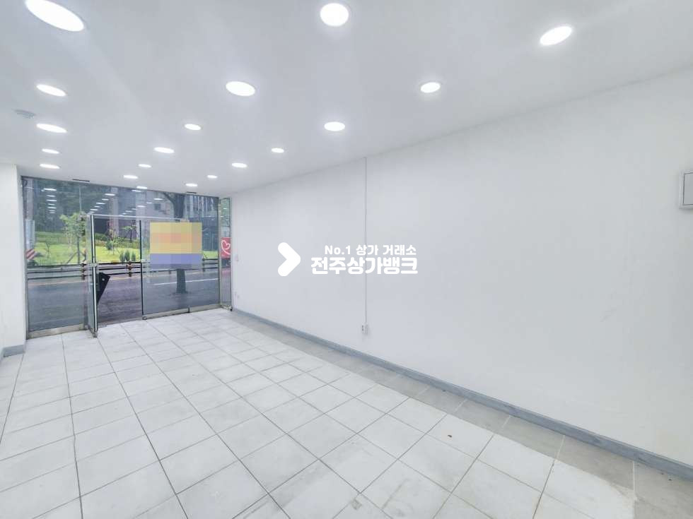 전북 전주완산구 효자동1가 서부시장부근 깔끔 천정,바닥,화장실 깔끔 리모델링 즉시입주가능 월세 매물번호 14768 사진 3