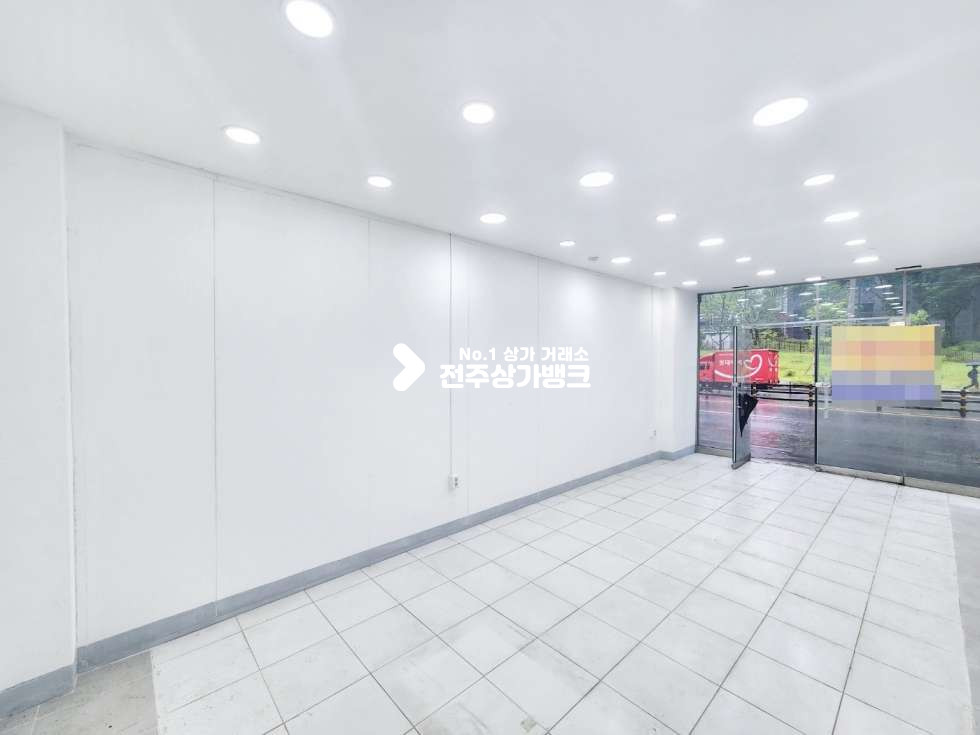 전북 전주완산구 효자동1가 서부시장부근 깔끔 천정,바닥,화장실 깔끔 리모델링 즉시입주가능 월세 매물번호 14768 사진 4