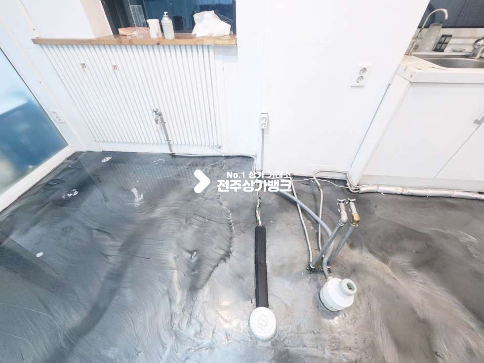 전북 전주완산구 삼천동1가 삼천동1가 천정형 에어컨 옵션 , 천정바닥 깔끔 미용상가,사무실 강력추천 즉시입주가능 월세 매물번호 14770 사진 8