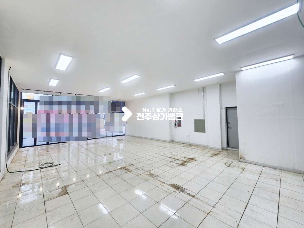 전북 전주완산구 효자동3가 홍리단길 내부 앞,뒷문 폴딩도어 설치 내부 화장실 , 베이커리,꽃집등 다양한업종가능! 월세 매물번호 14778 사진 4
