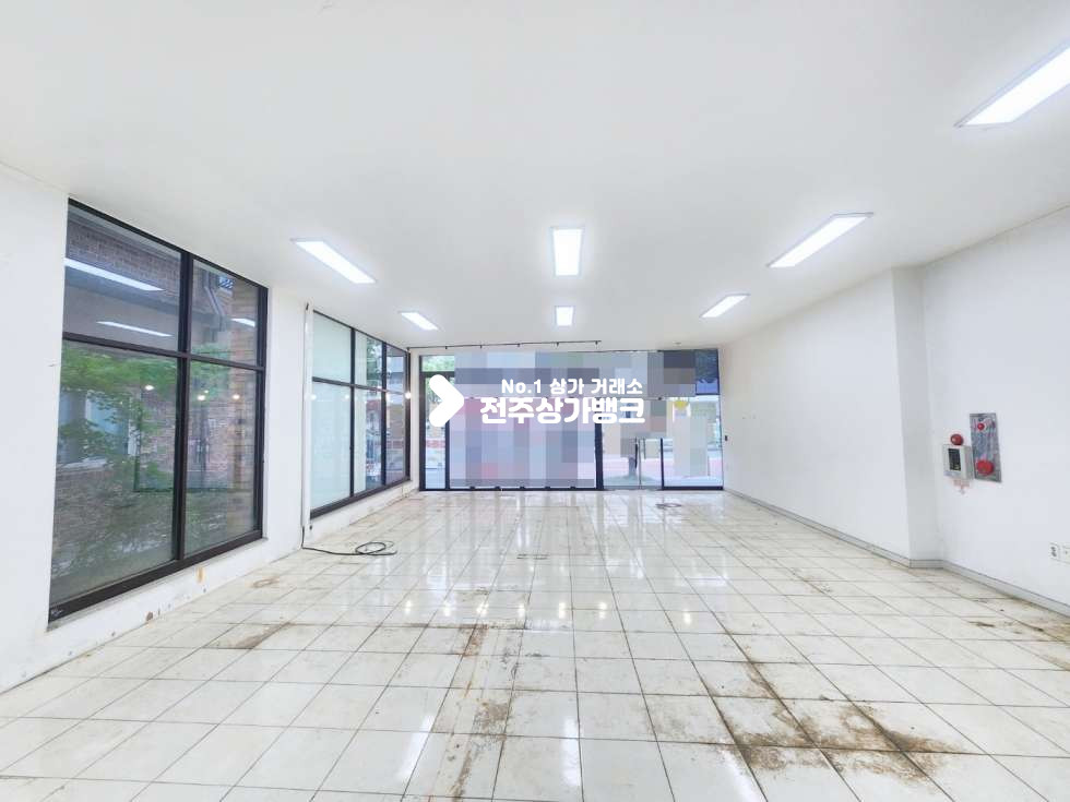 전북 전주완산구 효자동3가 홍리단길 내부 앞,뒷문 폴딩도어 설치 내부 화장실 , 베이커리,꽃집등 다양한업종가능! 월세 매물번호 14778 사진 5