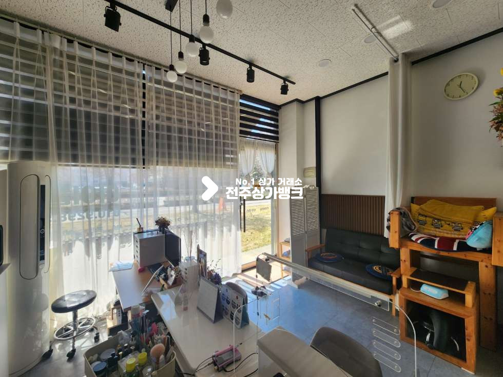 전북 전주완산구 효자동3가 효자동3가 내부 인테리어깔끔 , 내부에 방이있어 휴식까지 가능하며 권리금 저렴한 미용상가 월세 매물번호 13734 사진 3