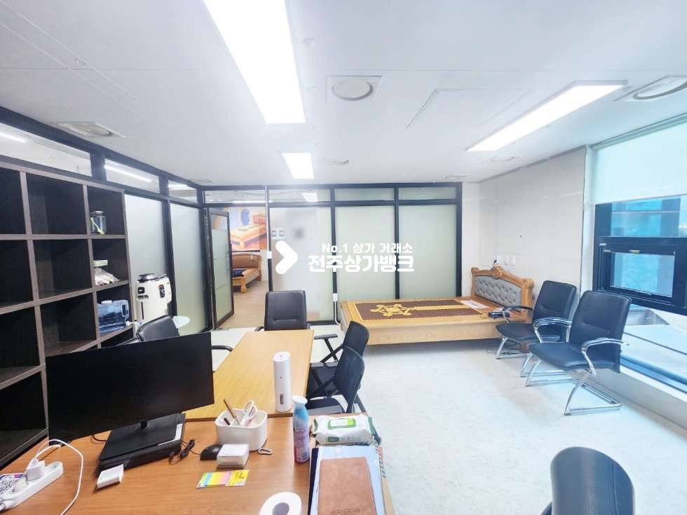 전북 전주완산구 평화동2가 평화동2가 풀리모델링 , 내부 에어컨 룸분리 ,화물엘리베이터 설치 ! 즉시입주가능 월세 매물번호 14815 사진 7