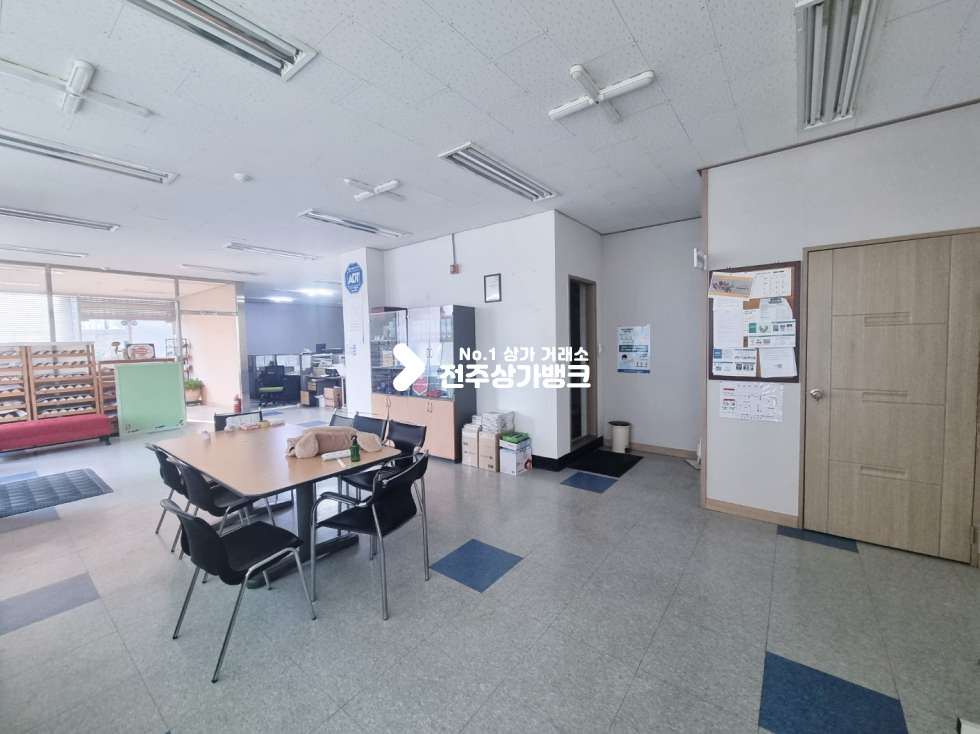 전북 전주완산구 효자동3가 효자동3가 인테리어 잘되어있는 68평 매물입니다.조정가능 월세 매물번호 14511 사진 1