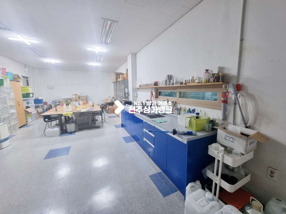 전북 전주완산구 효자동3가 효자동3가 인테리어 잘되어있는 68평 매물입니다.조정가능 월세 매물번호 14511 사진 2