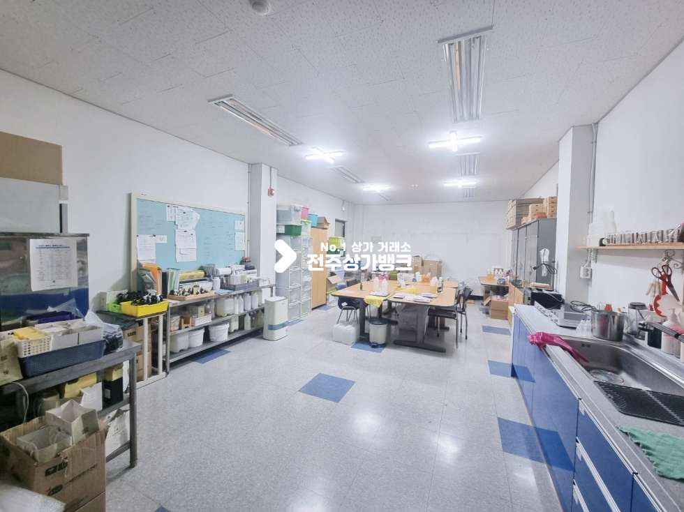 전북 전주완산구 효자동3가 효자동3가 인테리어 잘되어있는 68평 매물입니다.조정가능 월세 매물번호 14511 사진 3