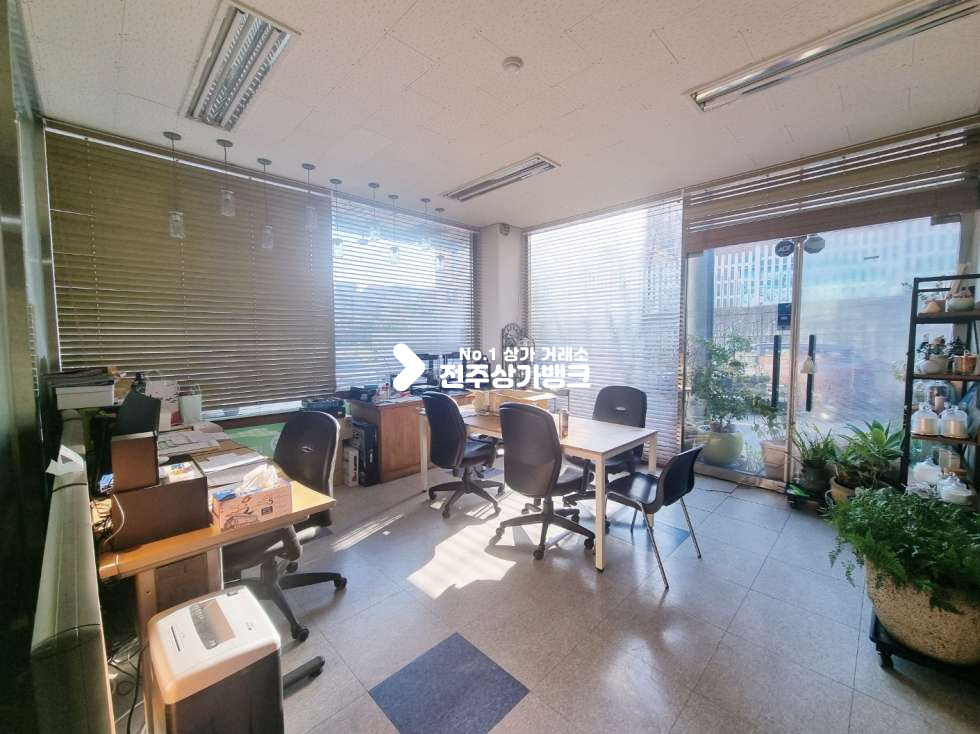 전북 전주완산구 효자동3가 효자동3가 인테리어 잘되어있는 68평 매물입니다.조정가능 월세 매물번호 14511 사진 8