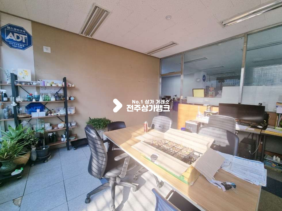전북 전주완산구 효자동3가 효자동3가 인테리어 잘되어있는 68평 매물입니다.조정가능 월세 매물번호 14511 사진 9