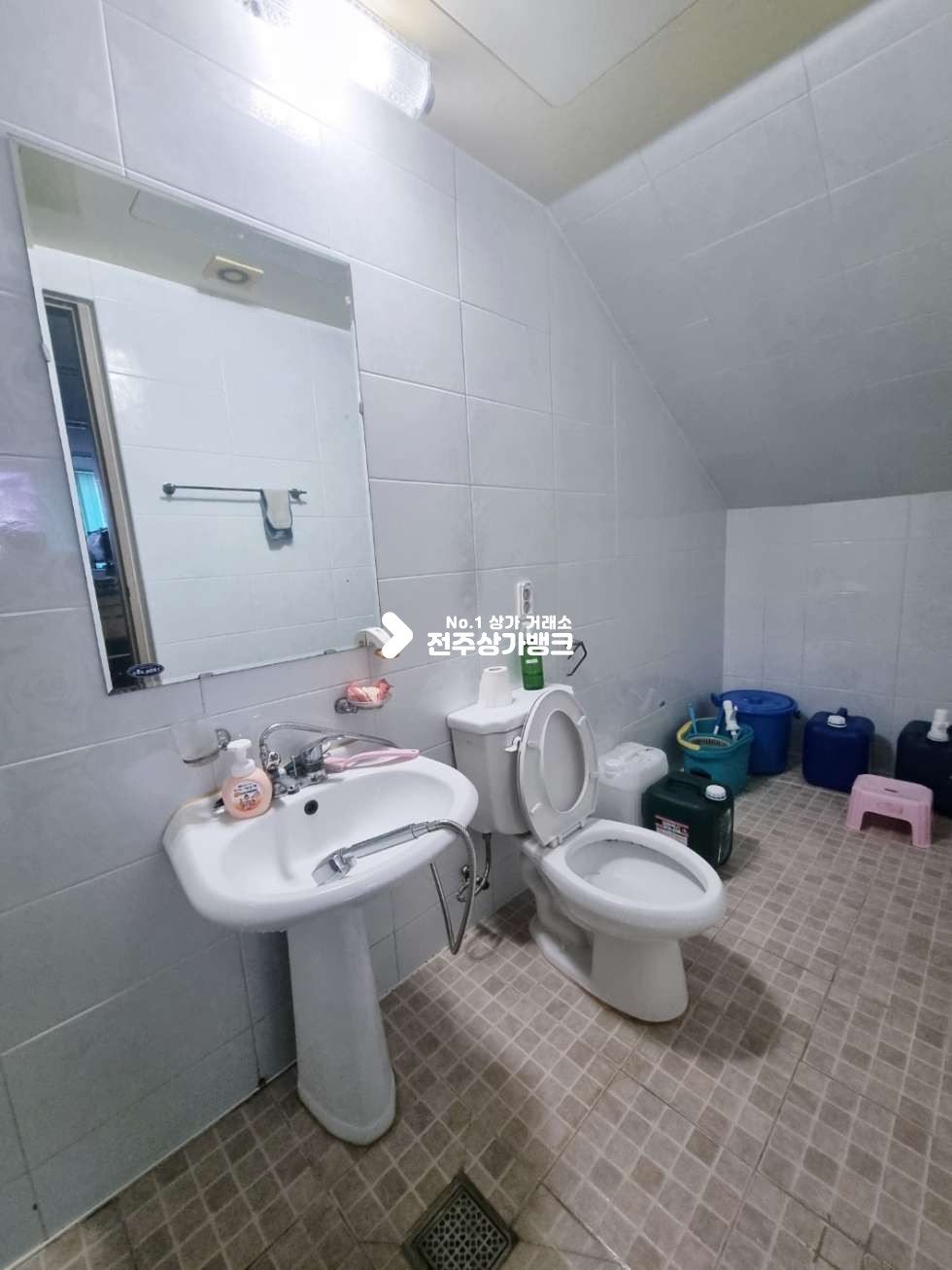 전북 전주완산구 효자동3가 효자동3가 인테리어 잘되어있는 68평 매물입니다.조정가능 월세 매물번호 14511 사진 17