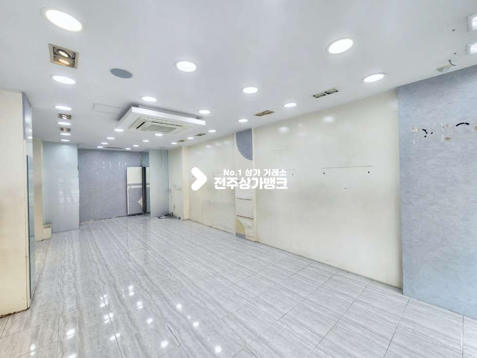 전북 전주완산구 삼천동1가 삼천동 유동인구 매우많은 대로변 1층 상가 내부 인테리어완비 판매점 강력추천!!! 월세 매물번호 14826 사진 1