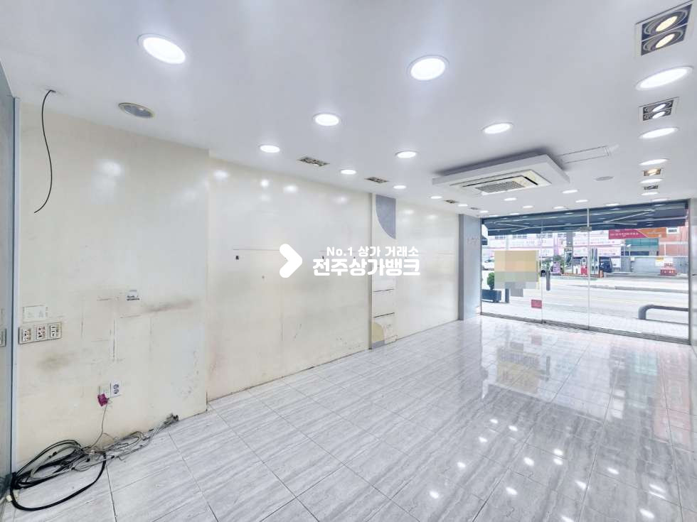 전북 전주완산구 삼천동1가 삼천동 유동인구 매우많은 대로변 1층 상가 내부 인테리어완비 판매점 강력추천!!! 월세 매물번호 14826 사진 6