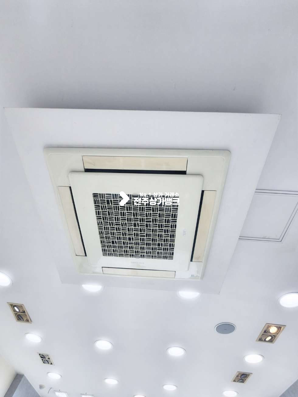 전북 전주완산구 삼천동1가 삼천동 유동인구 매우많은 대로변 1층 상가 내부 인테리어완비 판매점 강력추천!!! 월세 매물번호 14826 사진 9