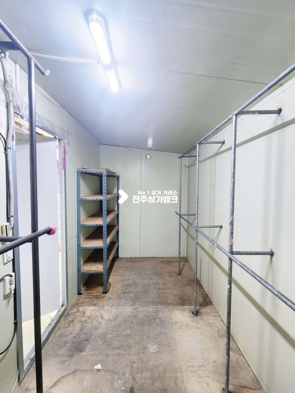 전북 전주완산구 삼천동1가 삼천동 유동인구 매우많은 대로변 1층 상가 내부 인테리어완비 판매점 강력추천!!! 월세 매물번호 14826 사진 11