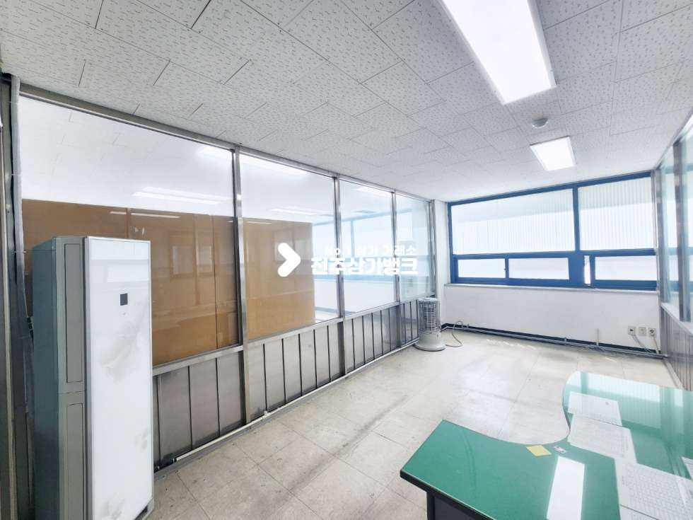 전북 전주덕진구 진북동 진북동 사거리부근 80평형 넒은 사무실 임대 내부 철거 가능 , 에어컨 3대 설치됨 월세 매물번호 14870 사진 8