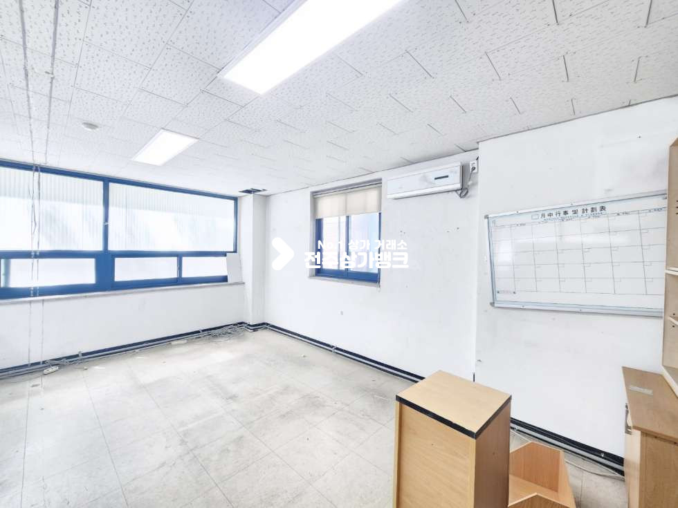 전북 전주덕진구 진북동 진북동 사거리부근 80평형 넒은 사무실 임대 내부 철거 가능 , 에어컨 3대 설치됨 월세 매물번호 14870 사진 10