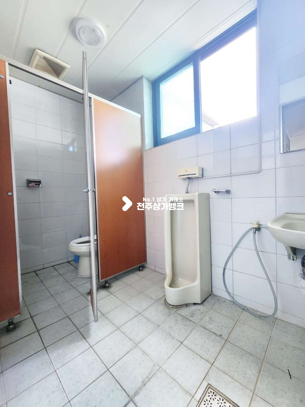 전북 전주덕진구 진북동 진북동 사거리부근 80평형 넒은 사무실 임대 내부 철거 가능 , 에어컨 3대 설치됨 월세 매물번호 14870 사진 12