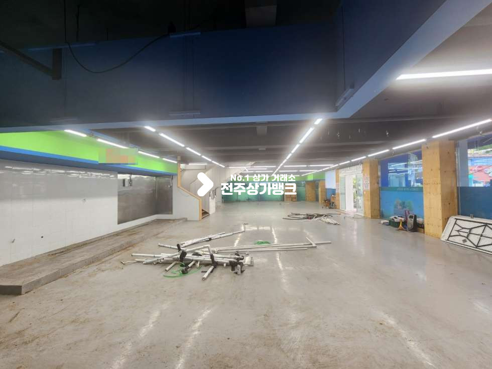 전북 전주완산구 효자동3가 신시가지 주차자리 넉넉하며 100평형 넒은 상가 임대 음식점,판매점등 강력추천 , 가격절충가능 월세 매물번호 14875 사진 2