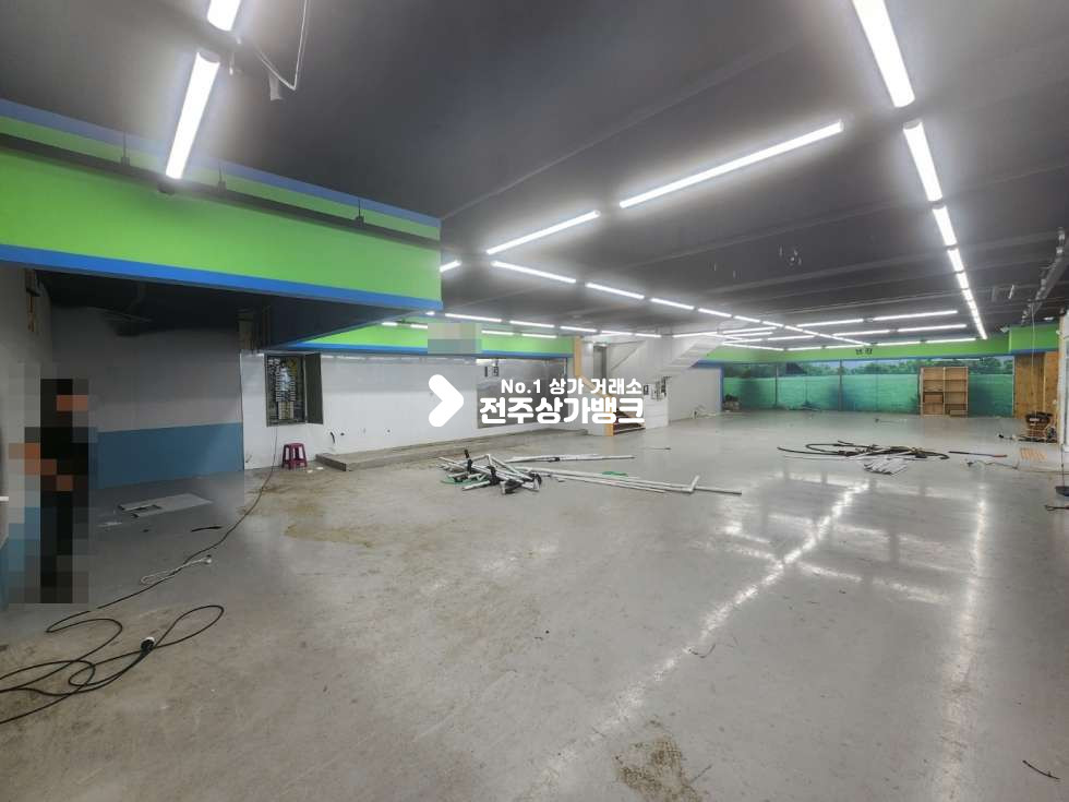 전북 전주완산구 효자동3가 신시가지 주차자리 넉넉하며 100평형 넒은 상가 임대 음식점,판매점등 강력추천 , 가격절충가능 월세 매물번호 14875 사진 3