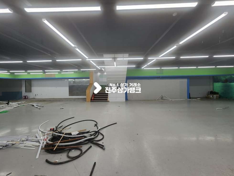전북 전주완산구 효자동3가 신시가지 주차자리 넉넉하며 100평형 넒은 상가 임대 음식점,판매점등 강력추천 , 가격절충가능 월세 매물번호 14875 사진 4
