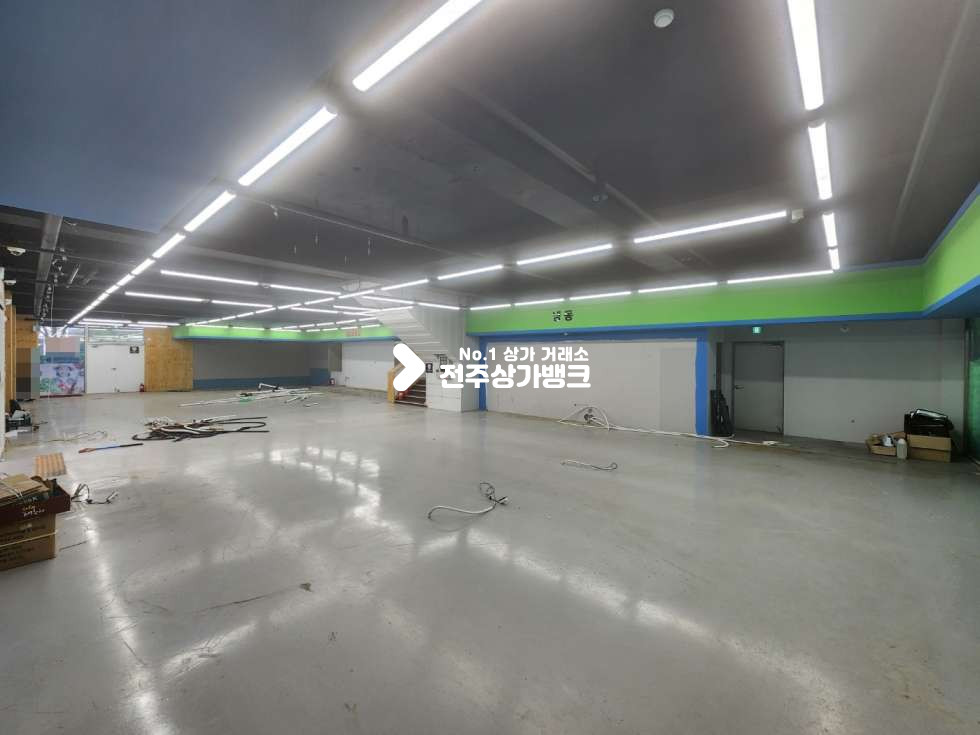 전북 전주완산구 효자동3가 신시가지 주차자리 넉넉하며 100평형 넒은 상가 임대 음식점,판매점등 강력추천 , 가격절충가능 월세 매물번호 14875 사진 5