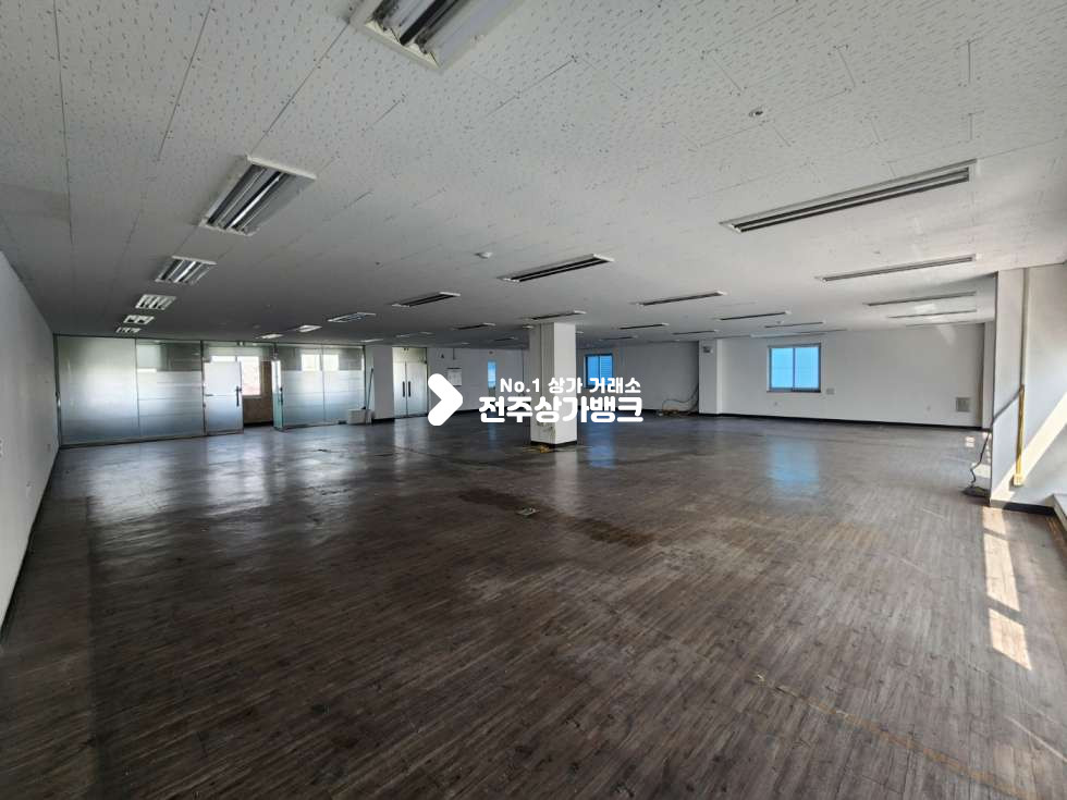 전북 전주완산구 효자동2가 효자동 메인거리 광고효과 최상의 사무실 즉시입주가능 월세 매물번호 13848 사진 3