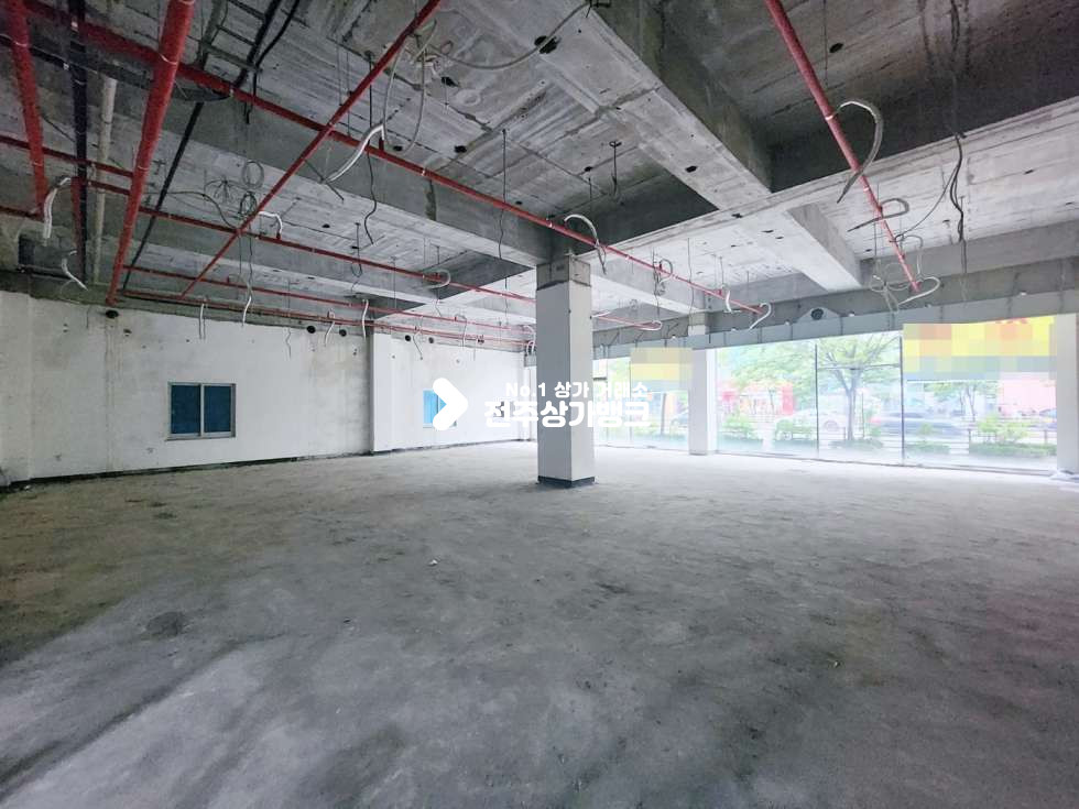 전북 전주완산구 효자동2가 신시가지내 대로변 최고의 광고효과 1층 임대 완벽철거되어 즉시인테리어가능 월세 매물번호 14886 사진 1