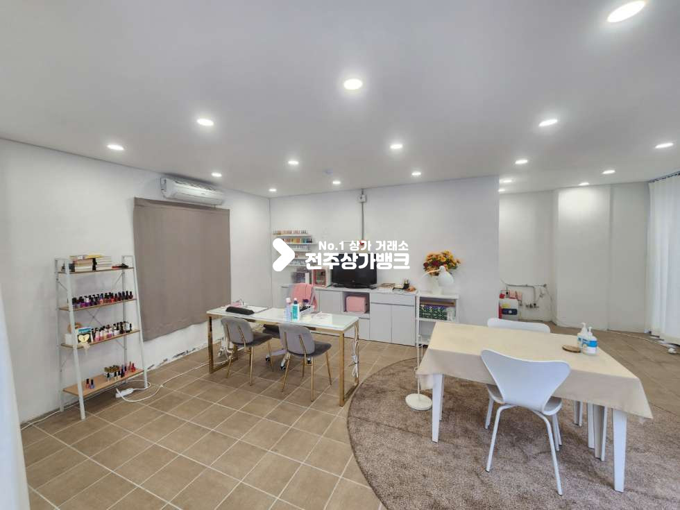 전북 전주완산구 효자동3가 JY 효자동3가 내부 인테리어 잘되어있으며 권리금 협의 가능 협의입주 가능합니다. 월세 매물번호 13382 사진 2