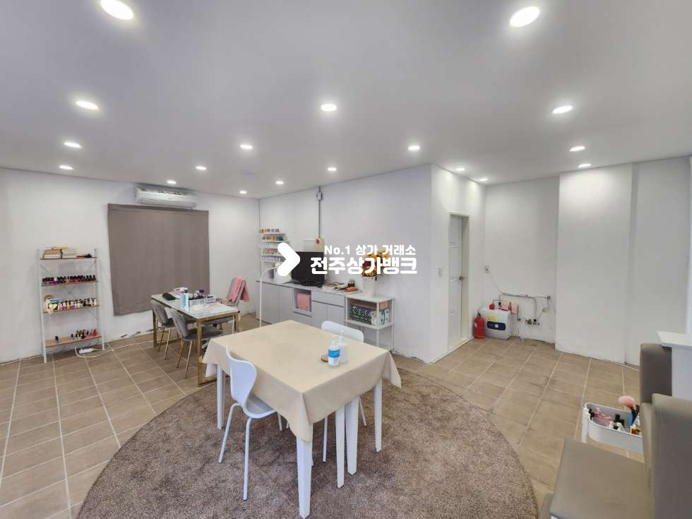 전북 전주완산구 효자동3가 JY 효자동3가 내부 인테리어 잘되어있으며 권리금 협의 가능 협의입주 가능합니다. 월세 매물번호 13382 사진 3