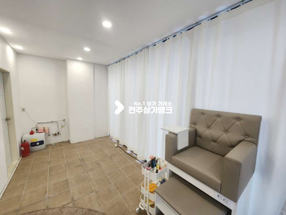 전북 전주완산구 효자동3가 JY 효자동3가 내부 인테리어 잘되어있으며 권리금 협의 가능 협의입주 가능합니다. 월세 매물번호 13382 사진 8