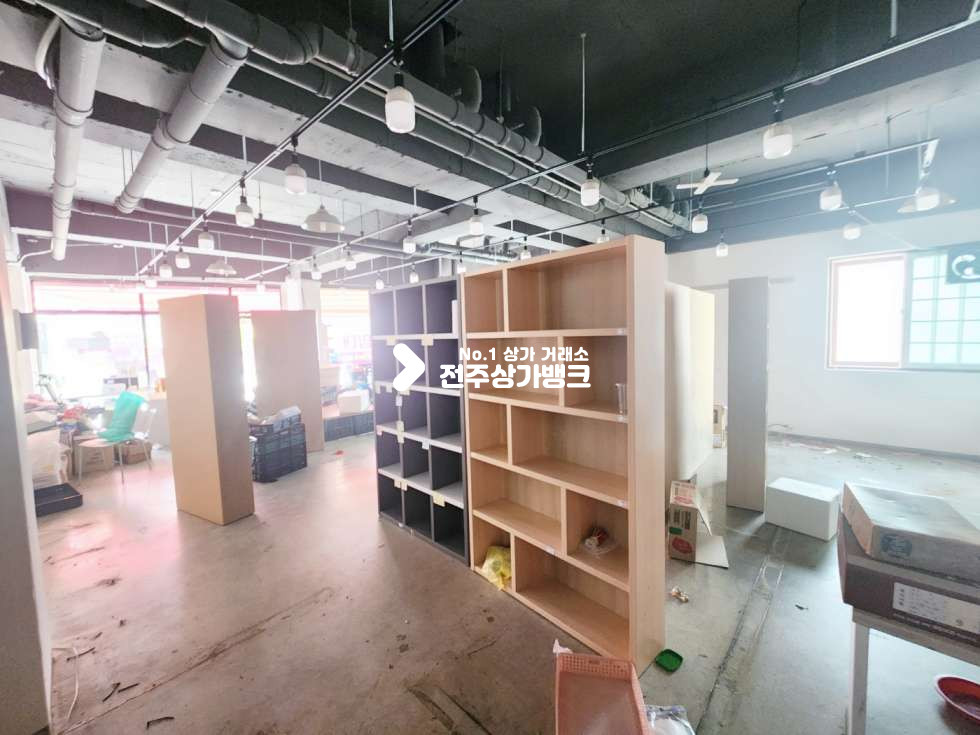전북 전주덕진구 우아동1가 우아동 50평형대 1층 넒은 상가 화장실 내부구분,룸구분 즉시입주가능 월세 매물번호 14912 사진 4