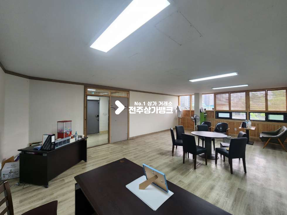 전북 전주완산구 효자동1가 효자동1가 백제대로부근 70평형 넒고 저렴한 사무실 강력추천 월세 매물번호 13928 사진 2