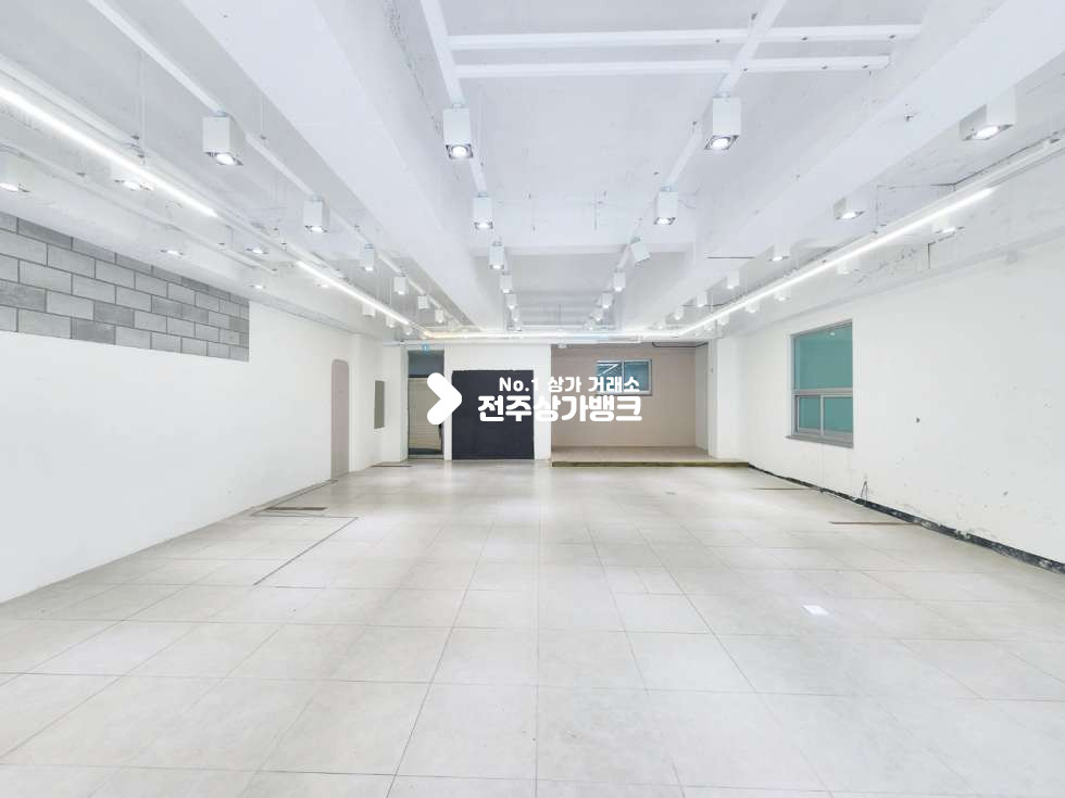 전북 전주완산구 중화산동2가 중화산동2가 유동인구많은 대로변상가 내부 천정,바닥 깔끔 즉시입주가능 ,분할가능 월세 매물번호 14933 사진 4