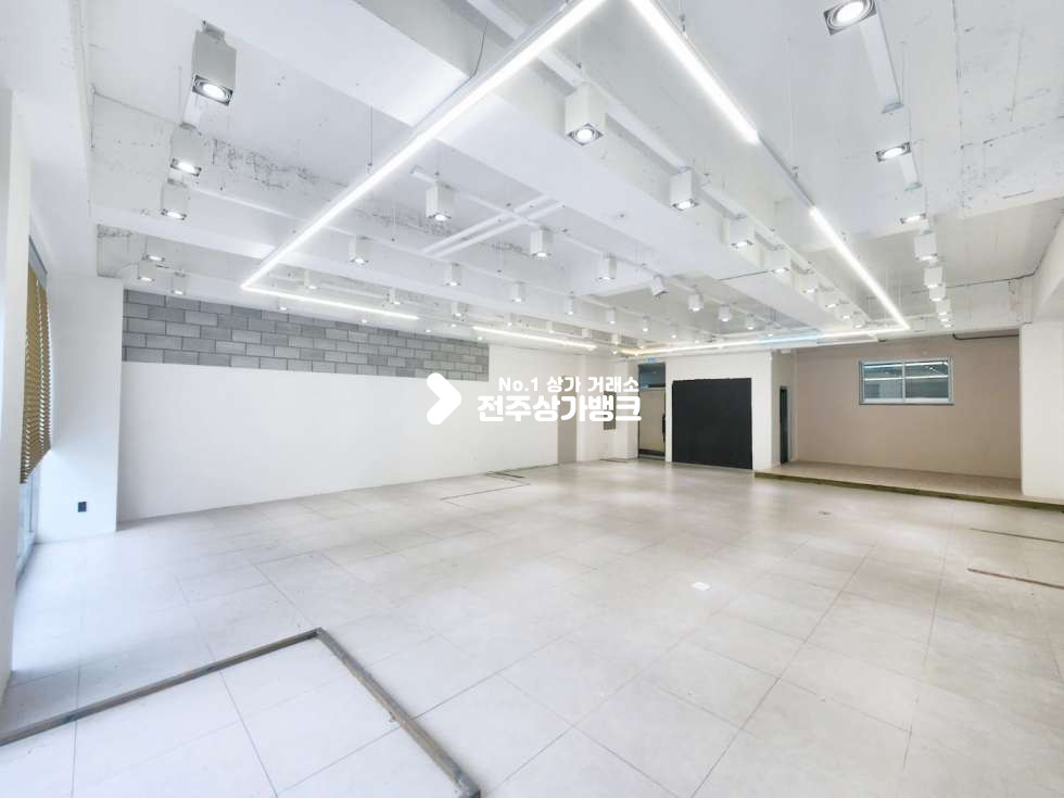 전북 전주완산구 중화산동2가 중화산동2가 유동인구많은 대로변상가 내부 천정,바닥 깔끔 즉시입주가능 ,분할가능 월세 매물번호 14933 사진 5