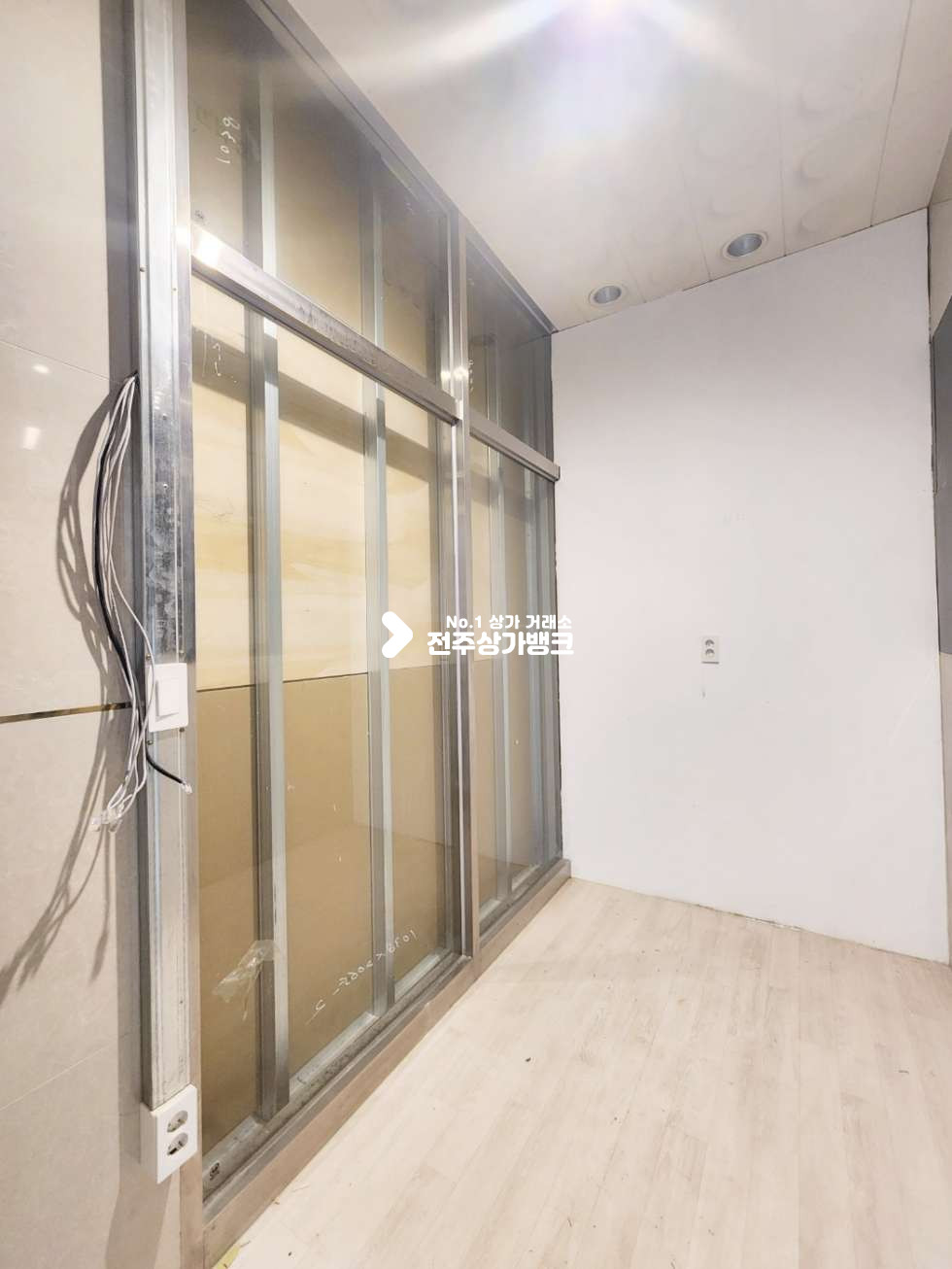 전북 전주완산구 중화산동2가 중화산동2가 유동인구많은 대로변상가 내부 천정,바닥 깔끔 즉시입주가능 ,분할가능 월세 매물번호 14933 사진 8