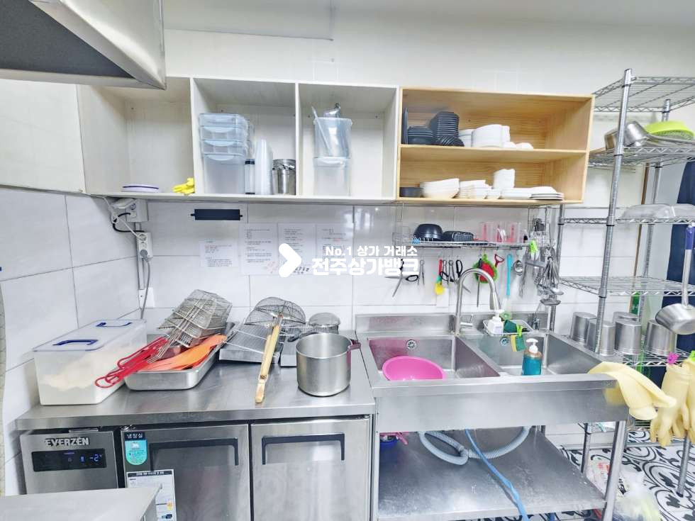 전북 전주덕진구 인후동1가 저렴한 권리금 아파트 입구쪽 유동인구 많은 치킨집 양도양수 내부시설 깔끔 협의입주가능 월세 매물번호 14949 사진 9