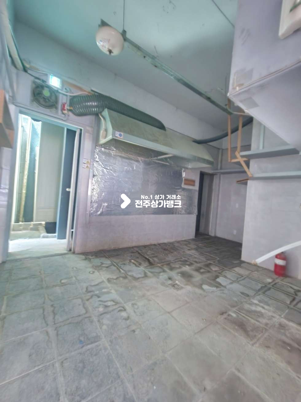 전북 전주완산구 중앙동3가 중앙동3가 객사 초입부근 리모델링 음식점상가 후드 연결되어있음 즉시입주가능 월세 매물번호 14943 사진 7