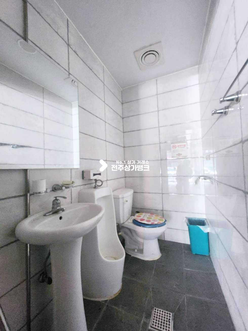 전북 전주완산구 중앙동3가 중앙동3가 객사 초입부근 리모델링 음식점상가 후드 연결되어있음 즉시입주가능 월세 매물번호 14943 사진 11