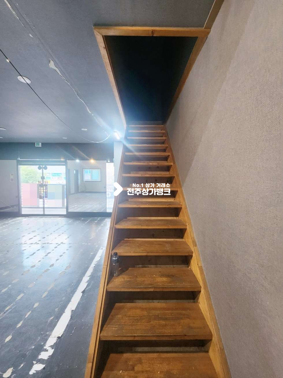 전북 전주덕진구 금암동 금암동 2층 대형상가 터미널부근으로 유동인구많고 광고효과 최고 ! 즉시입주가능 월세 매물번호 14965 사진 10