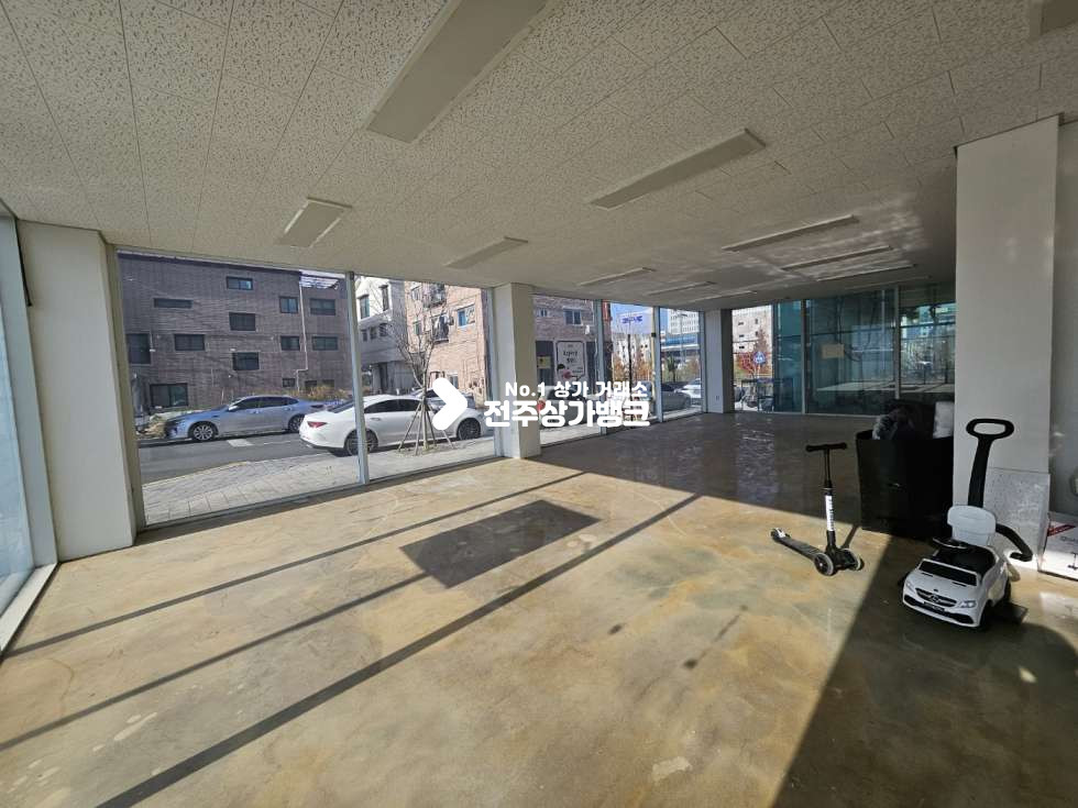 전북 전주덕진구 만성동 A 만성동 빌라촌/1층 코너위치/ 3면 통유리/가격조절가능 월세 매물번호 13411 사진 3